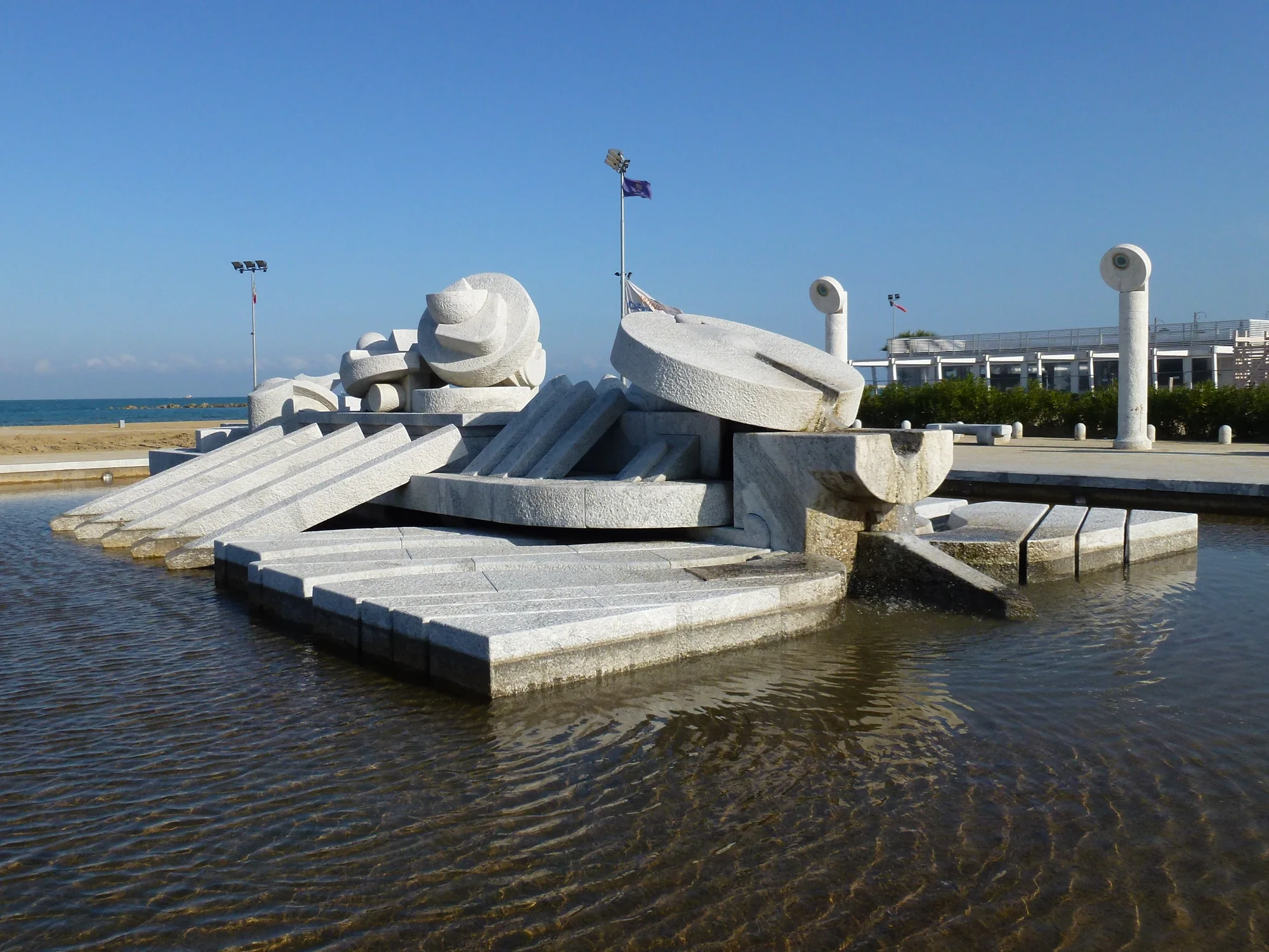 La Nave di Cascella sul lungomare di Pescara