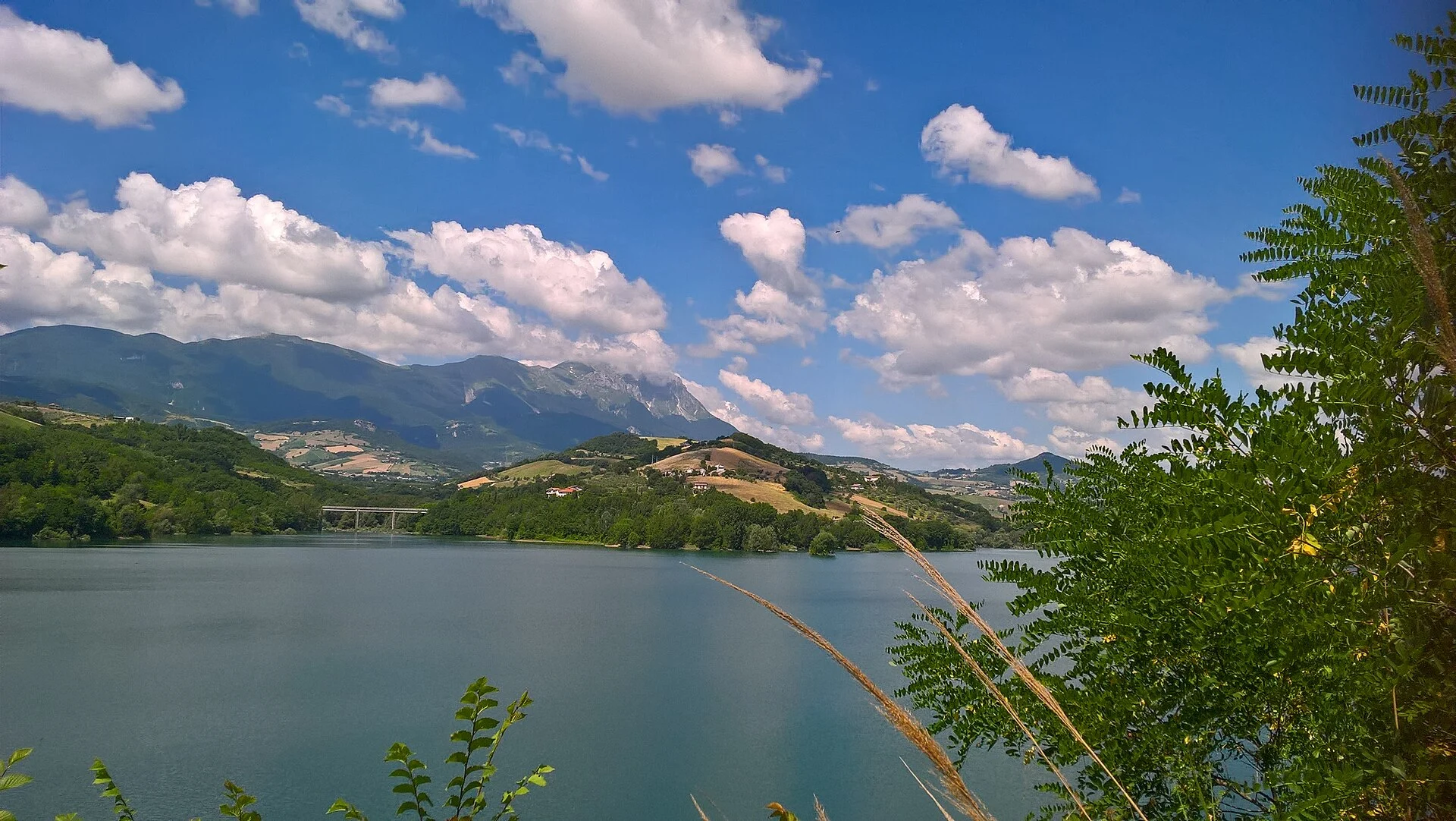 Dal centro storico alla Riserva Lago di Penne