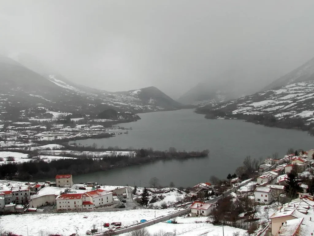 Lago di Barrea in inverno